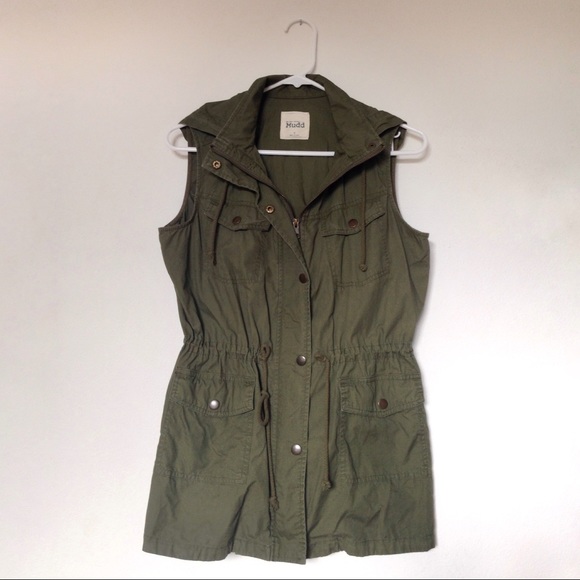 Sleeveless Jacket - Picture 1 of 2